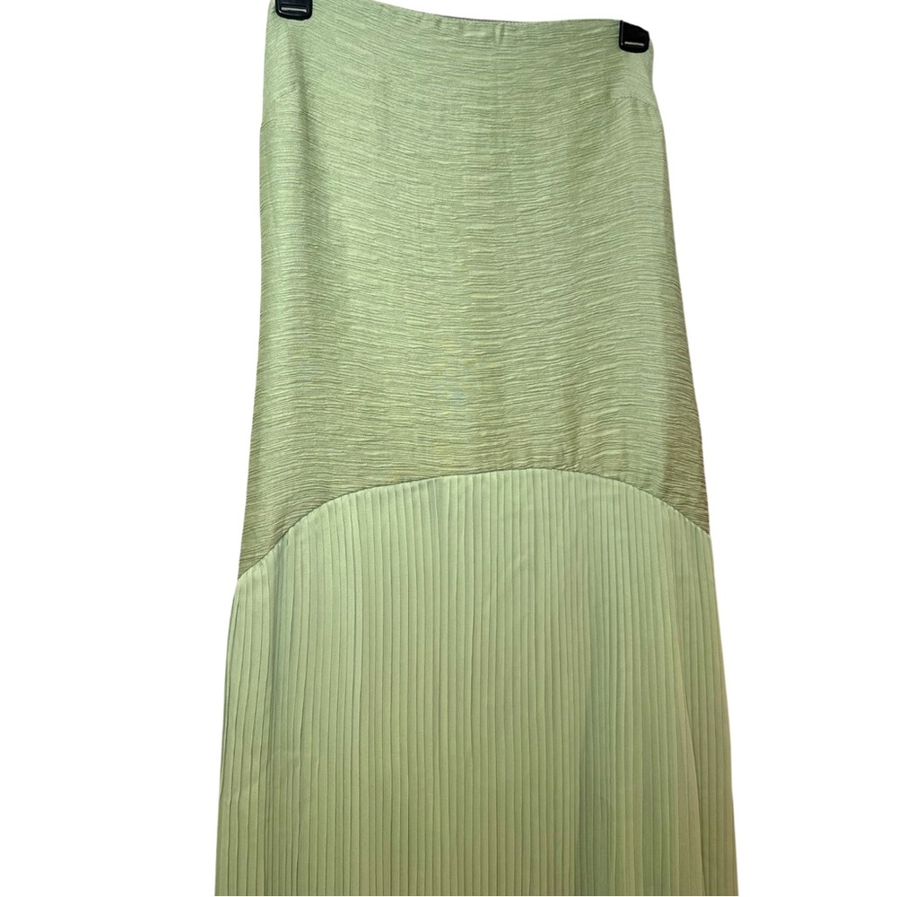 Elegant Green Strapless Dress - Picture 4 of 9
